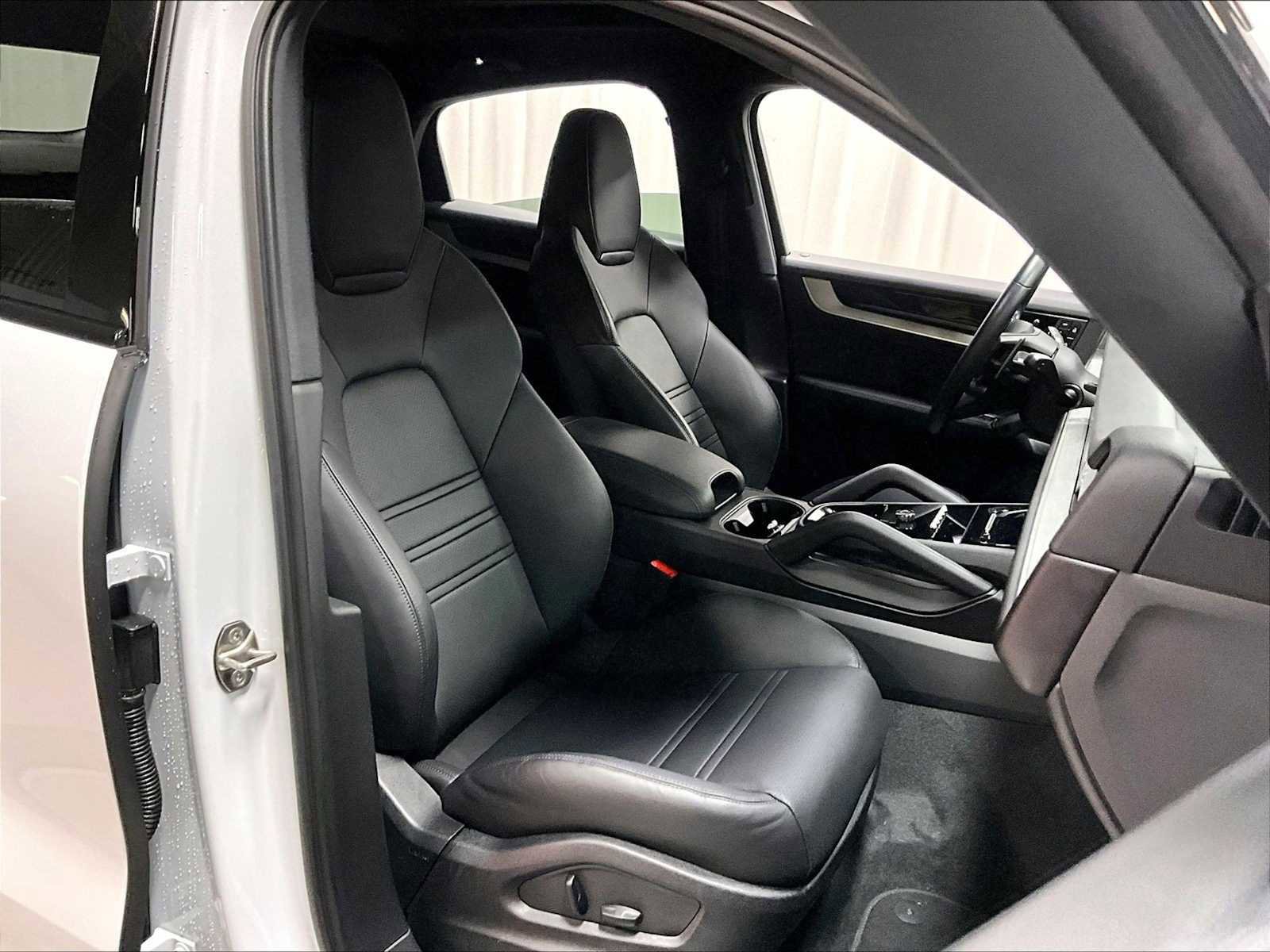 Used 2024 Porsche Cayenne S image 29