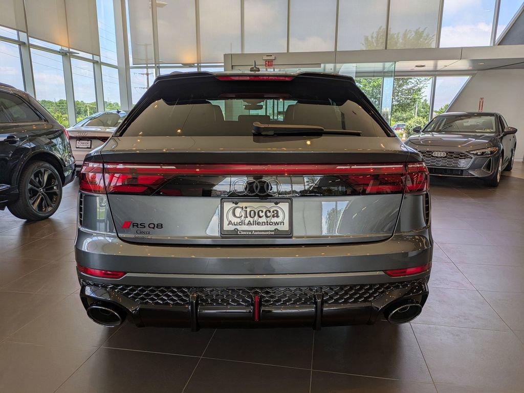 New 2025 Audi RS Q8 performance image 5