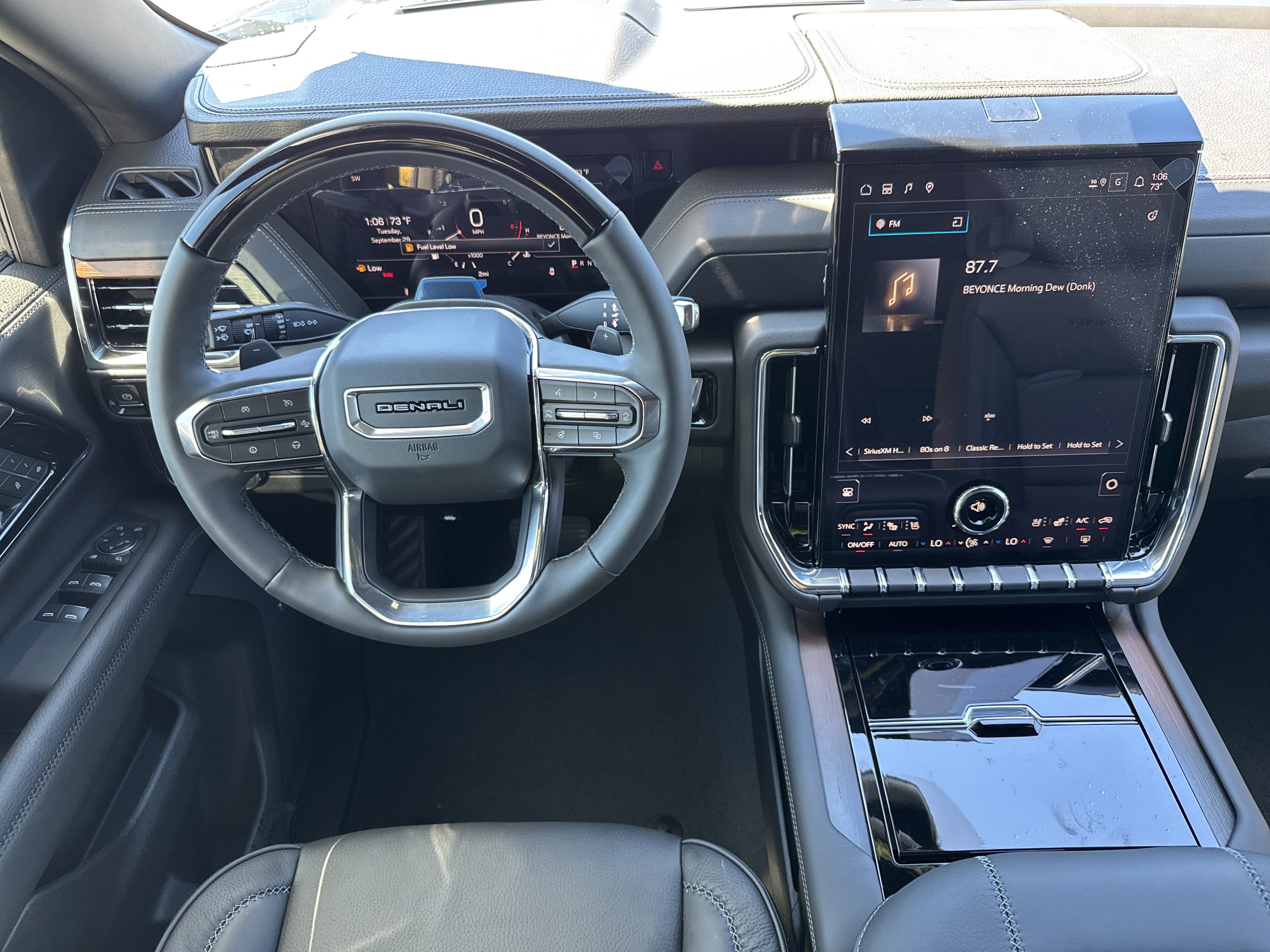 New 2026 GMC Yukon XL Denali w/ Denali Reserve Package RWD image 18