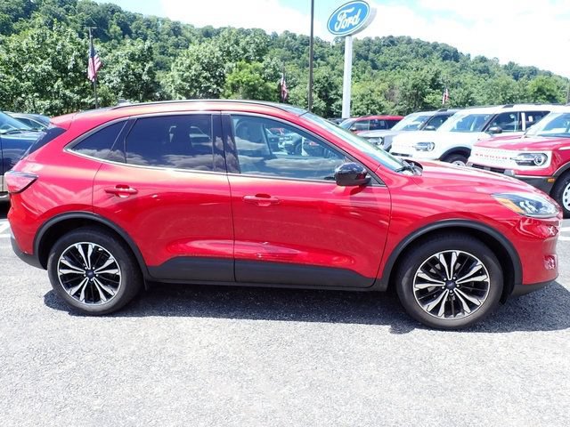 Used 2022 Ford Escape SE w/ SE Sport Appearance Package AWD/4WD image 9