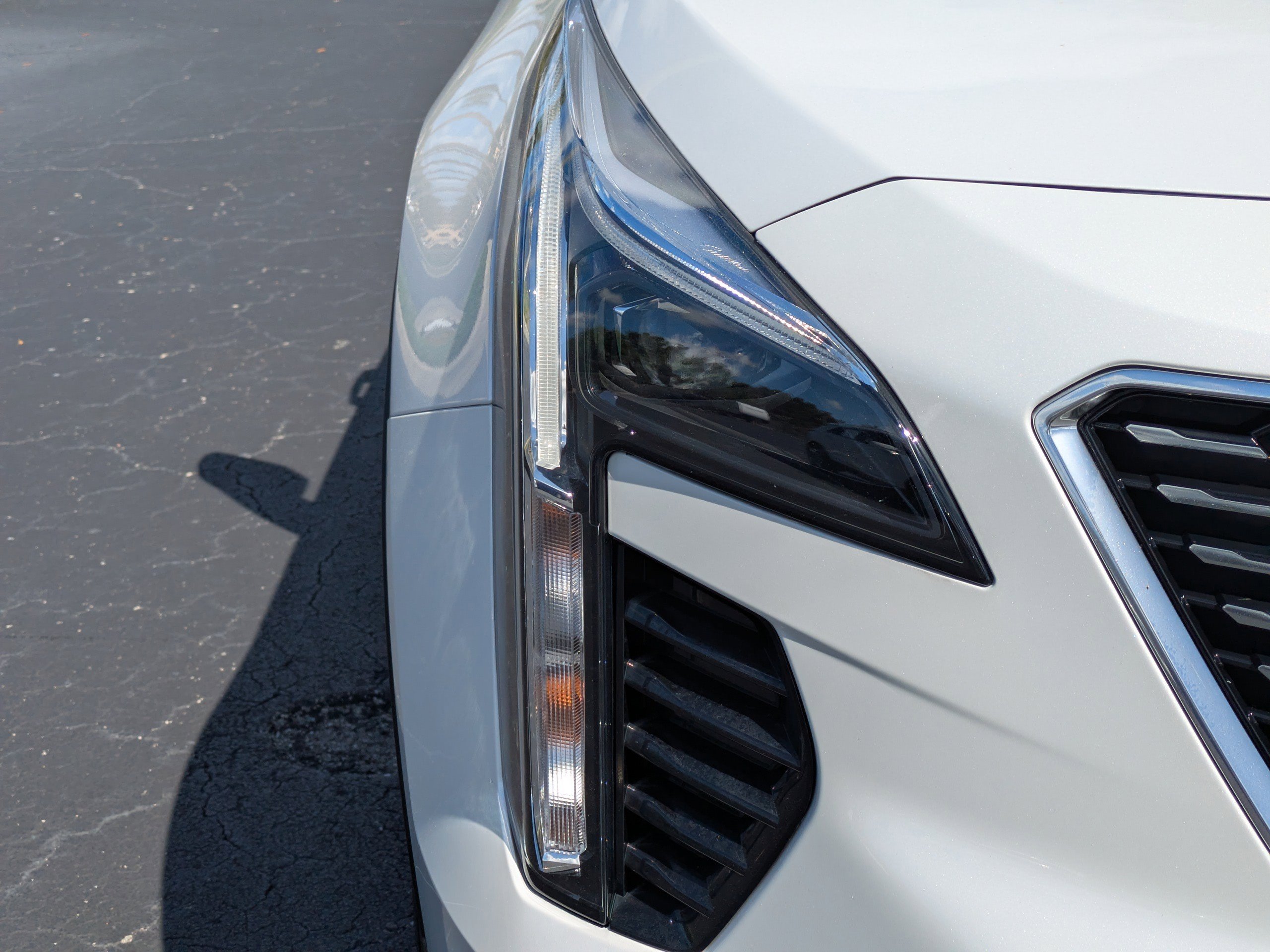 Certified 2023 Cadillac XT4 Premium Luxury w/ LPO, Onyx Lite Package image 9