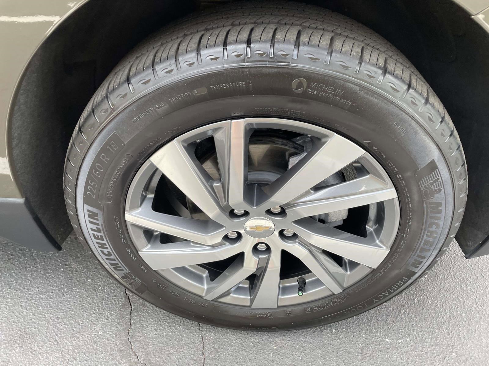 Used 2023 Chevrolet Equinox Premier image 7