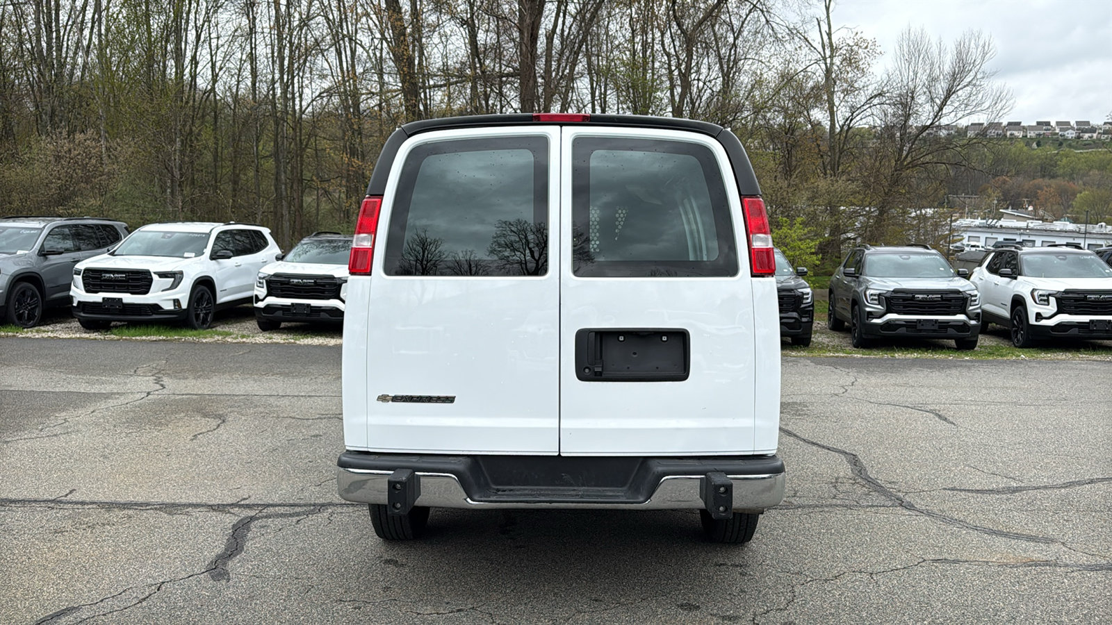 Used 2024 Chevrolet Express 2500 w/ Driver Convenience Package RWD image 7