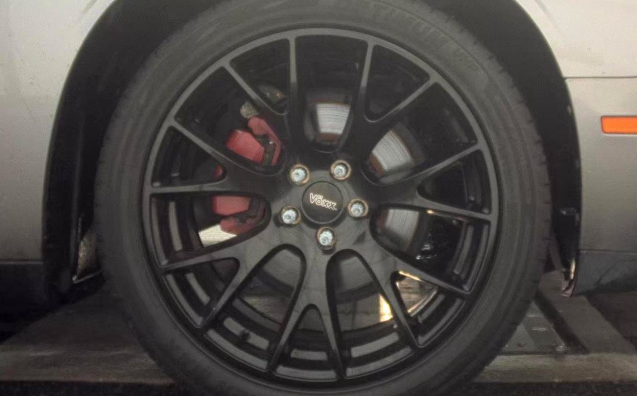 Used 2015 Dodge Challenger SXT RWD image 7