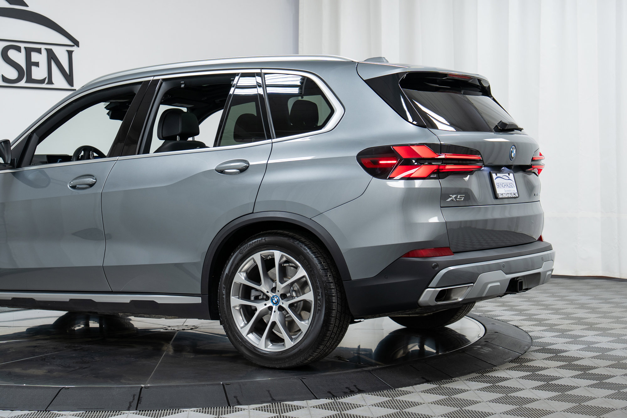 Used 2025 BMW X5 xDrive50e w/ Executive Package image 29