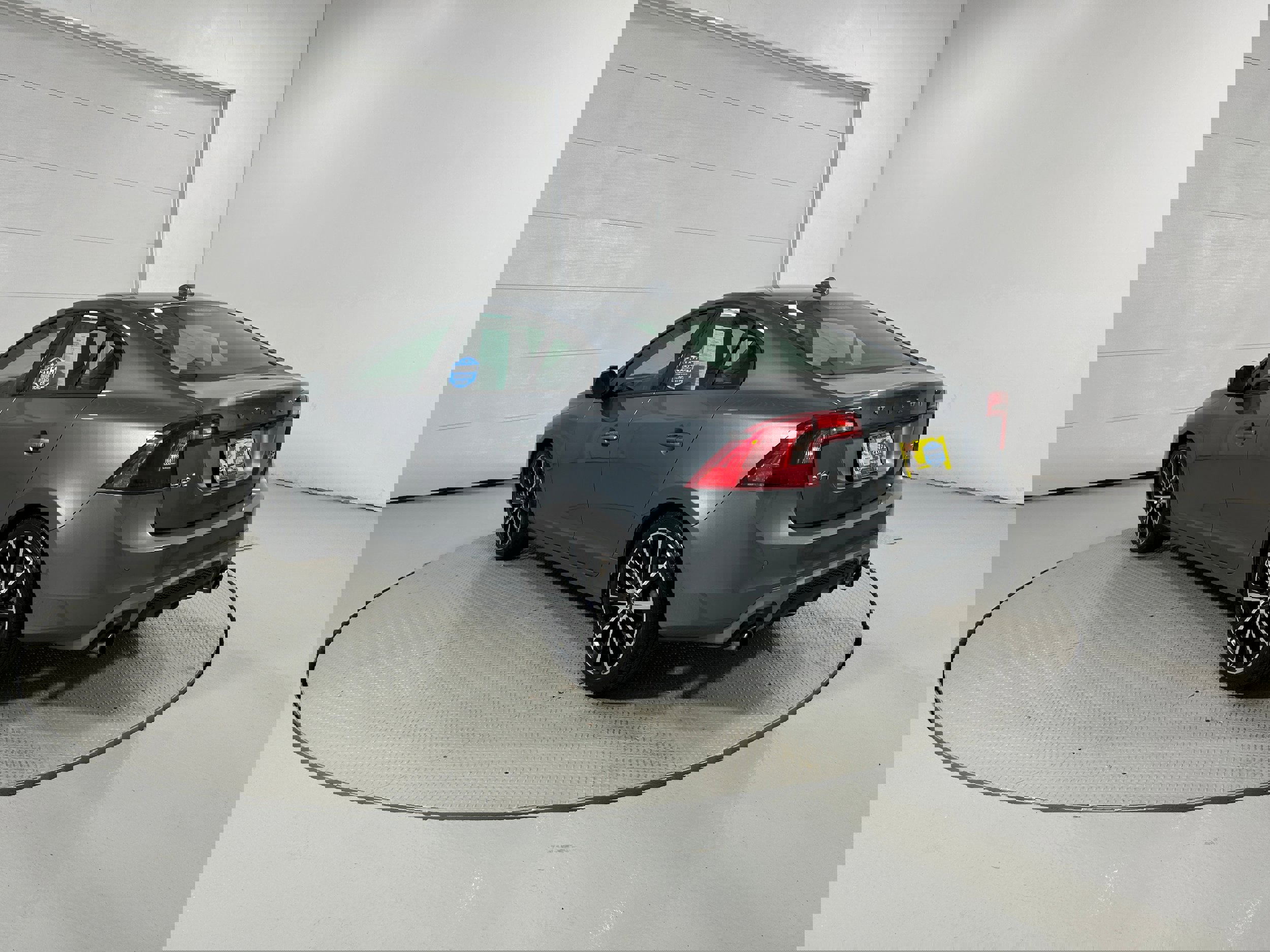 Used 2018 Volvo S60 T5 Dynamic w/ Vision Package image 22