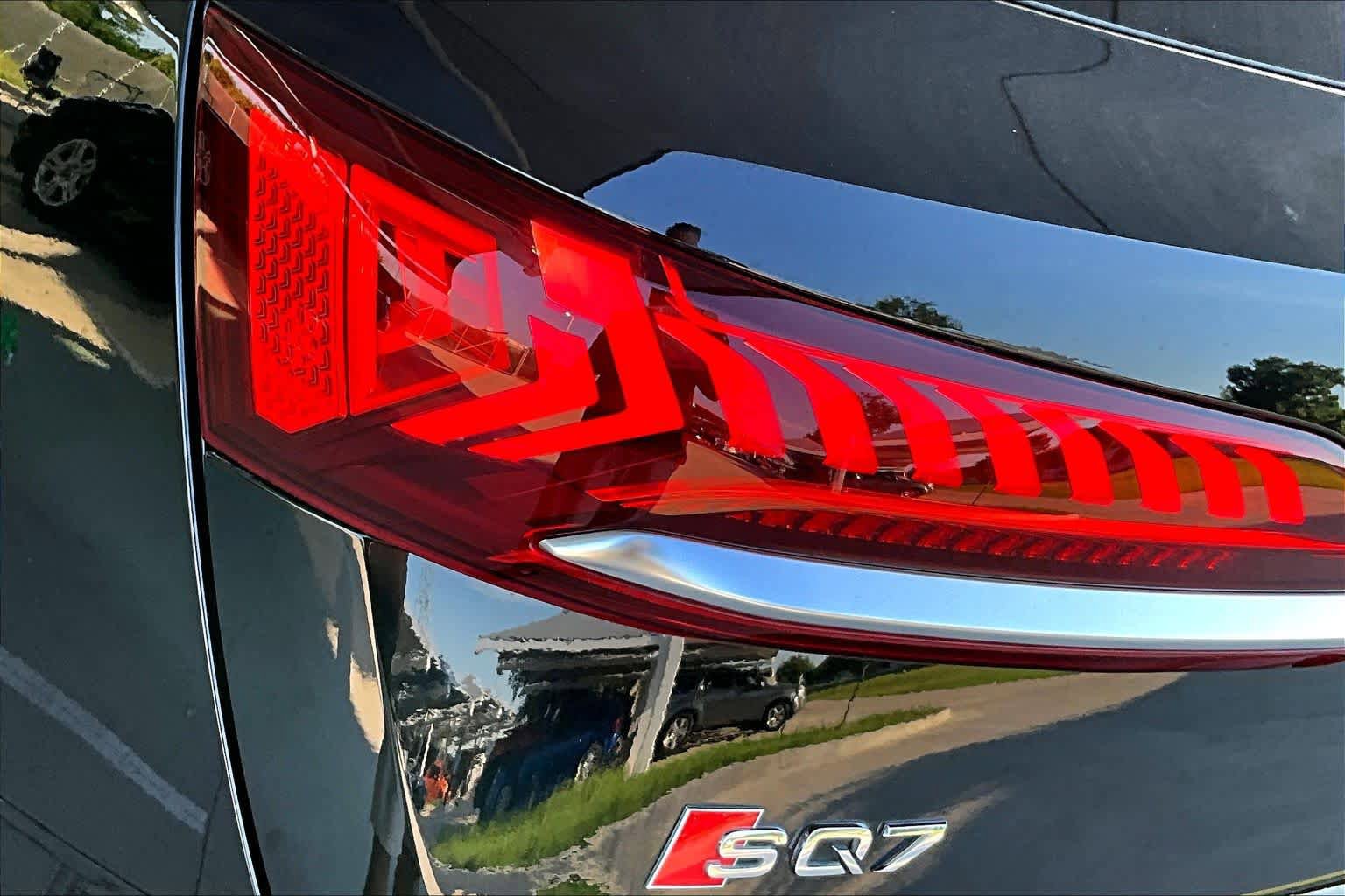 Used 2022 Audi SQ7 Prestige AWD/4WD image 30