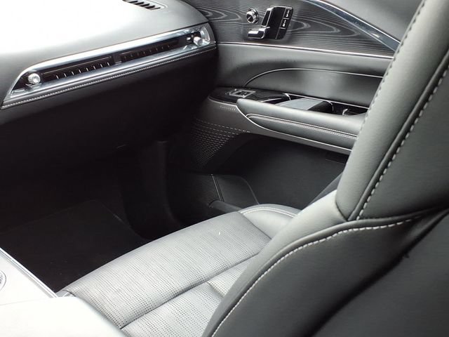 Certified 2024 Cadillac Lyriq Luxury AWD/4WD image 10