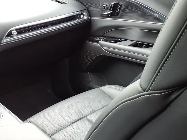 Certified 2024 Cadillac Lyriq Luxury AWD/4WD image 10