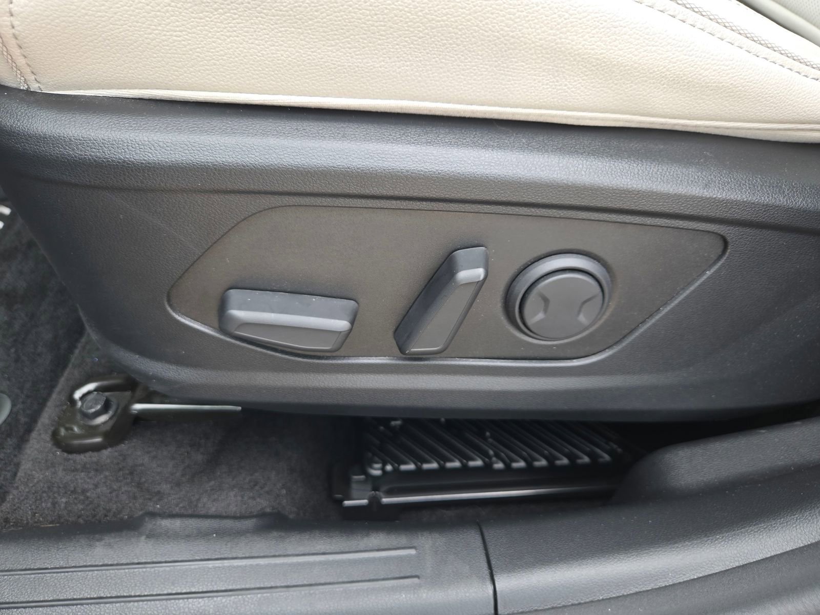 Certified 2025 Hyundai Tucson Limited image 23