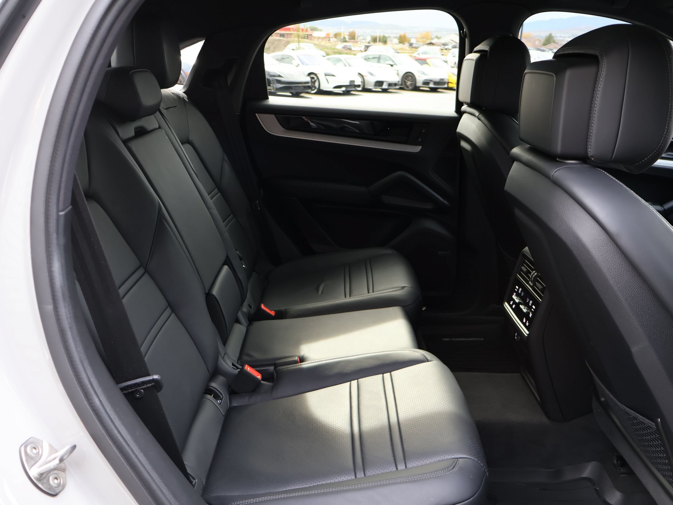 Certified 2025 Porsche Cayenne Coupe AWD/4WD image 29