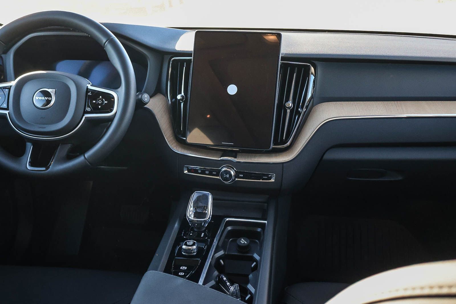 New 2026 Volvo XC60 B5 Plus w/ Climate Package PRO image 24