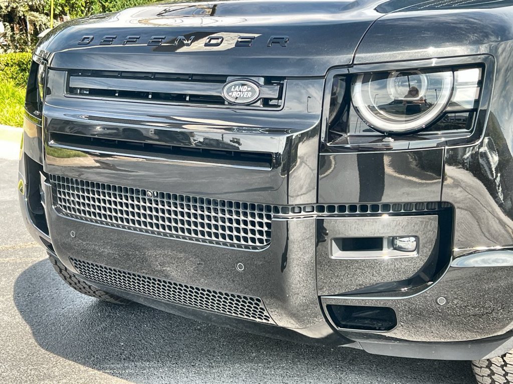 New 2026 Land Rover Defender 110 X-Dynamic SE AWD/4WD image 9