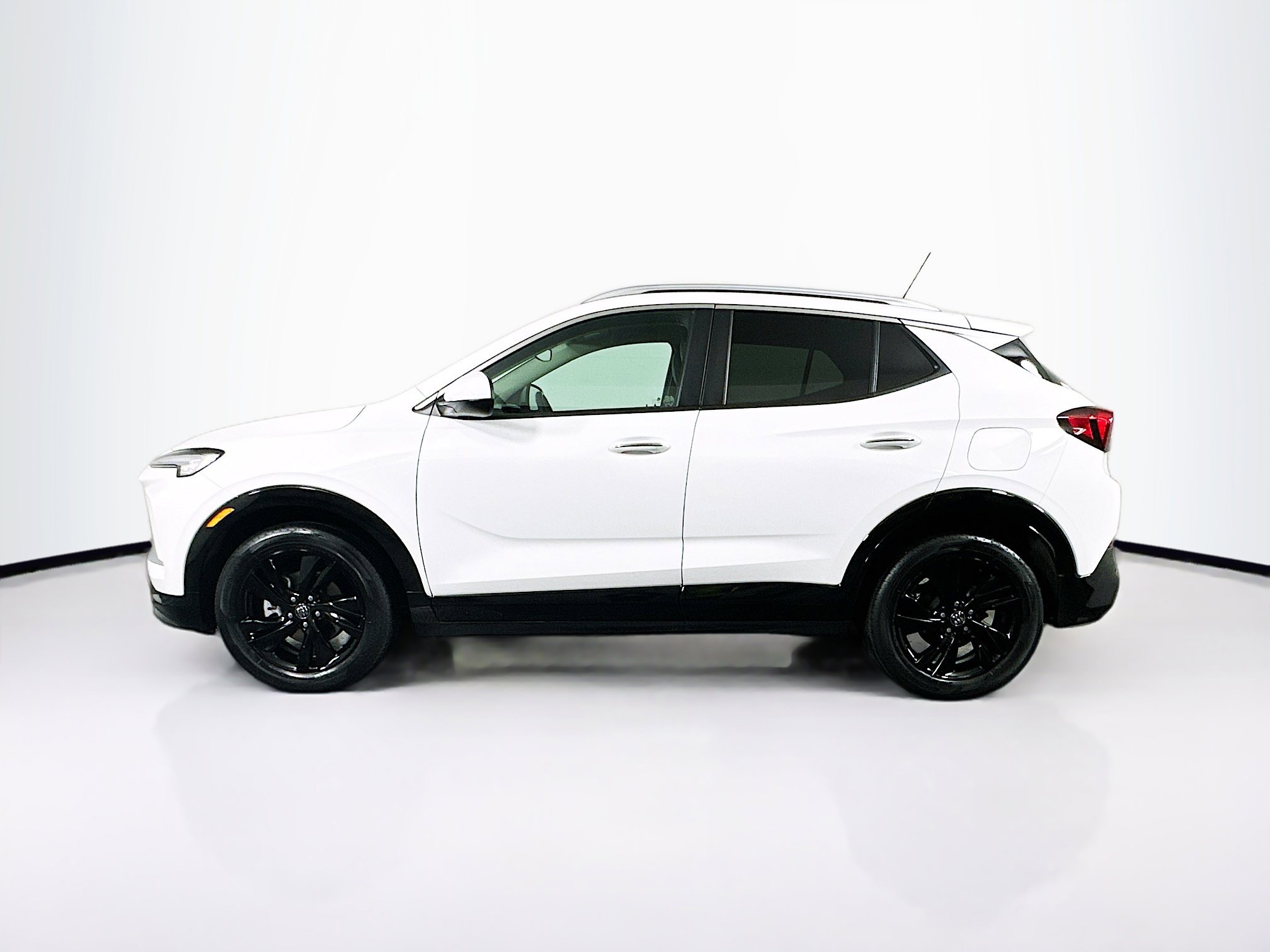 Used 2024 Buick Encore GX Sport Touring w/ Comfort Package image 4