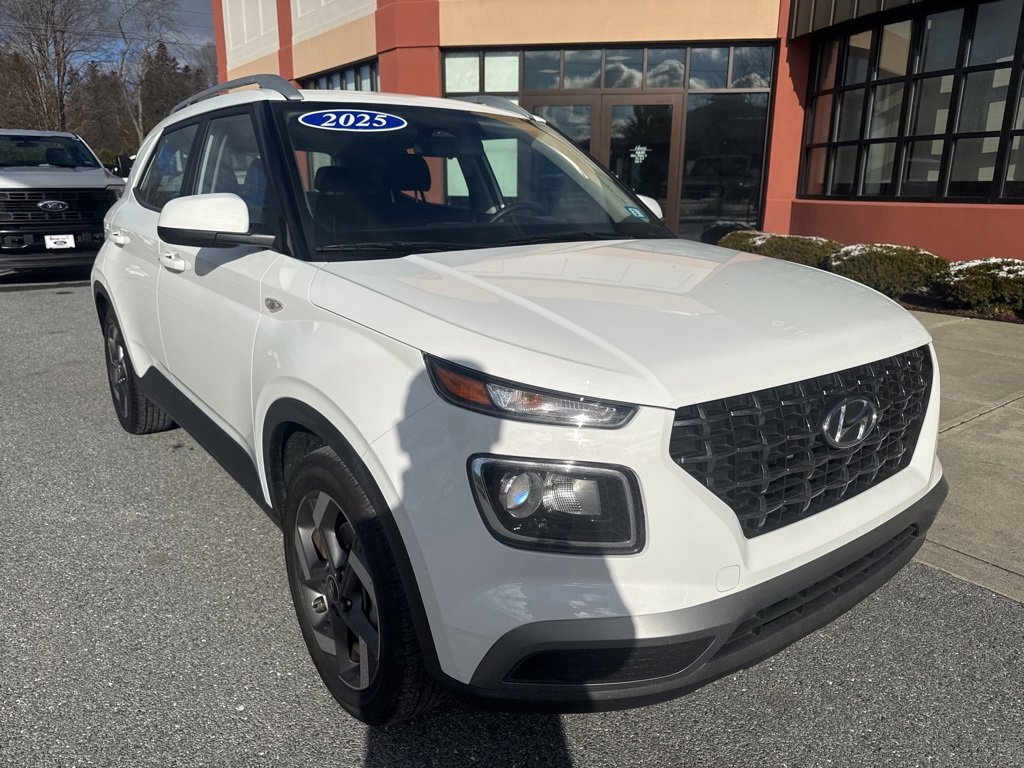 Used 2025 Hyundai Venue SEL image 9