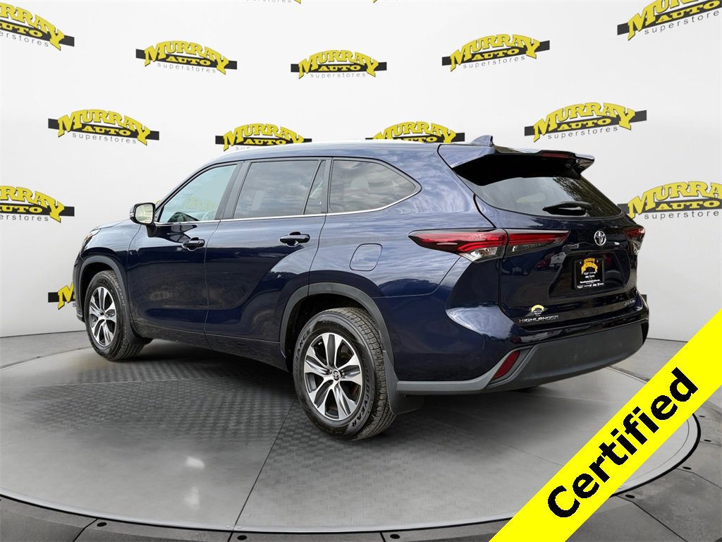 Used 2024 Toyota Highlander XLE image 3