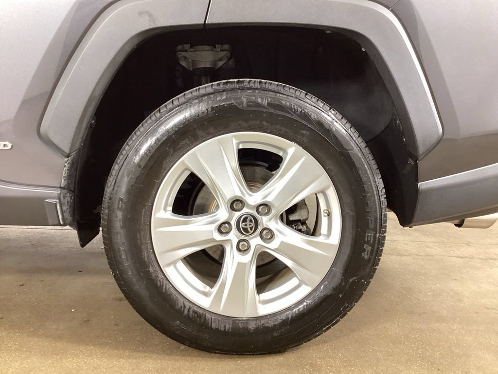 Used 2021 Toyota RAV4 LE AWD/4WD image 27