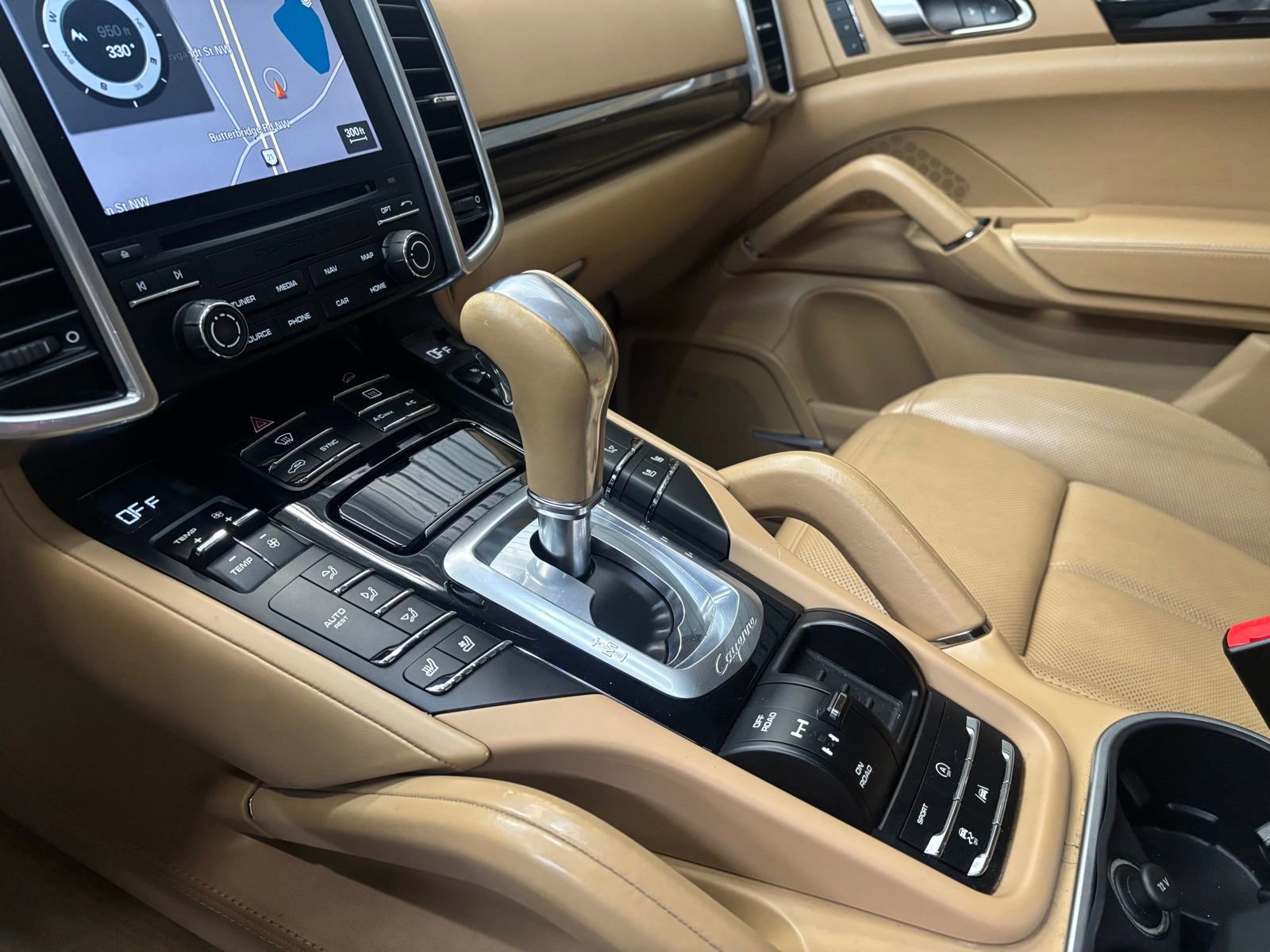 Used 2017 Porsche Cayenne Platinum Edition image 20