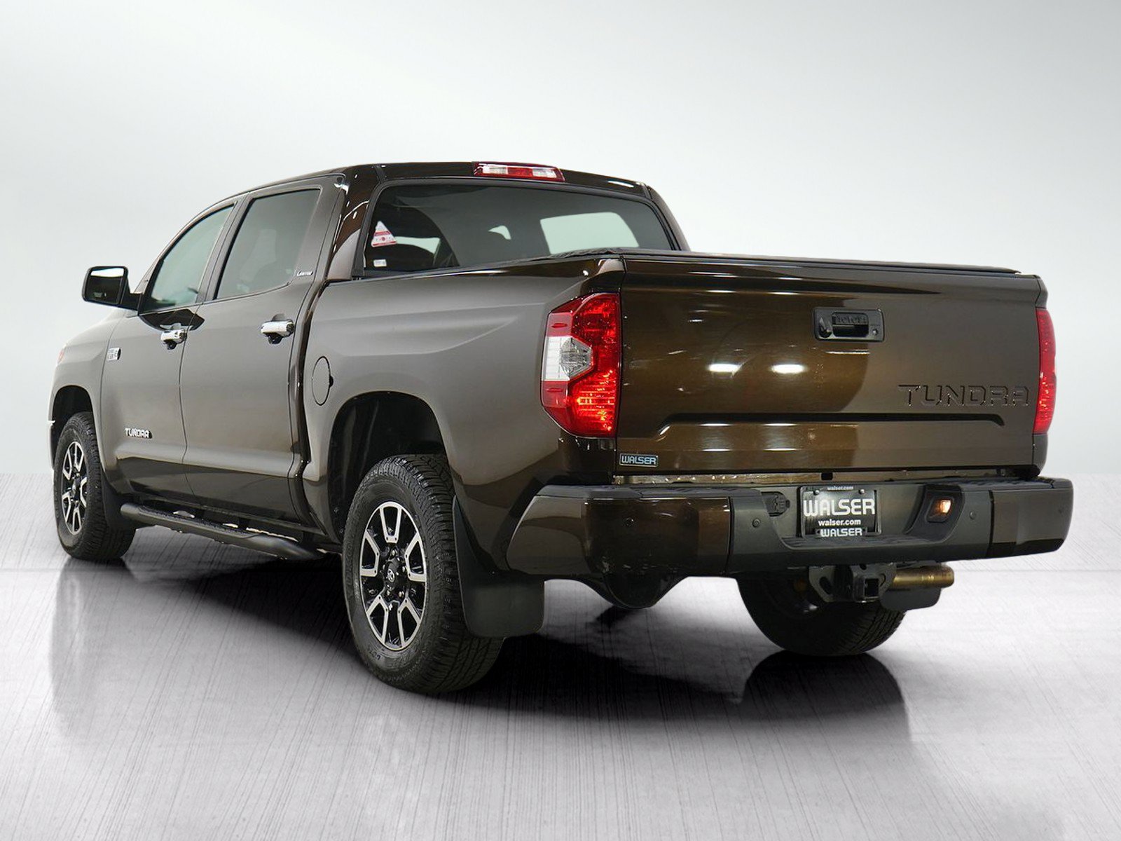 Used 2018 Toyota Tundra Limited w/ Limited Premium Package AWD/4WD image 3