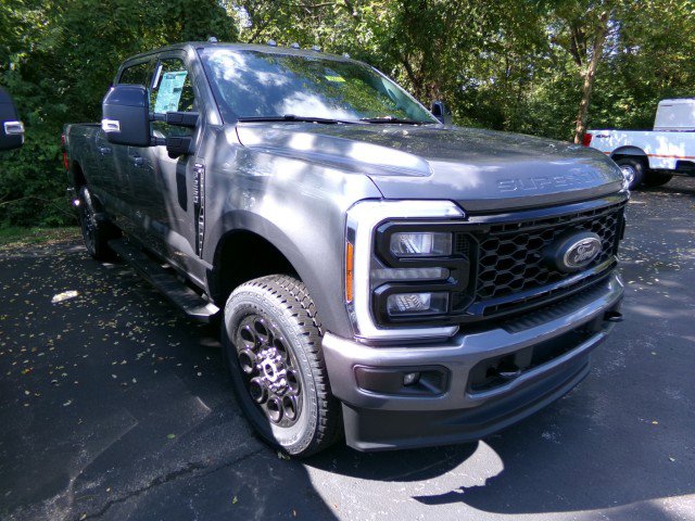 New 2026 Ford F250 Lariat w/ Black Appearance Package image 3