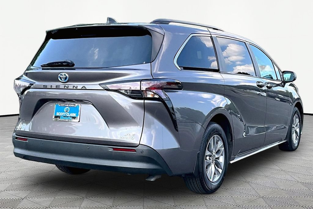 Used 2024 Toyota Sienna XLE w/ XLE Plus Package FWD image 6