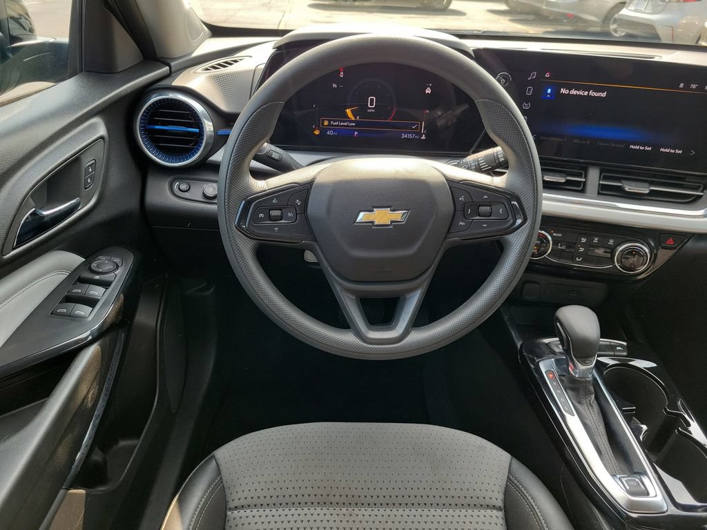 Used 2025 Chevrolet Trax LT FWD image 13