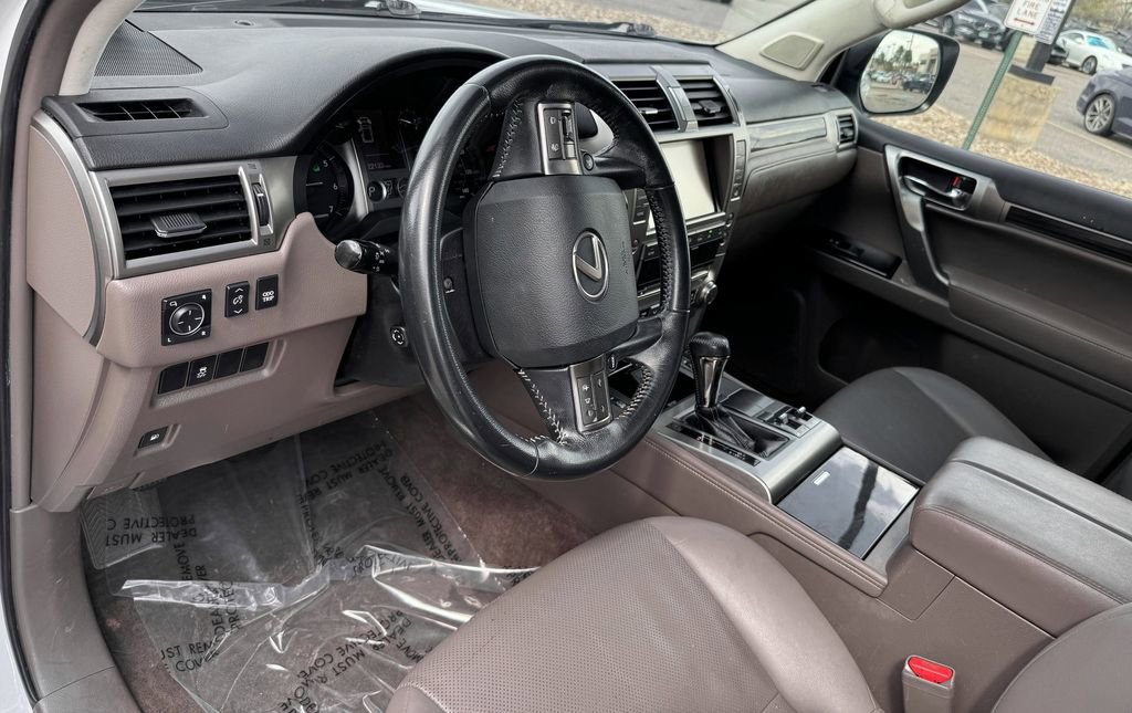 Used 2017 Lexus GX 460 w/ Navigation Package AWD/4WD image 16