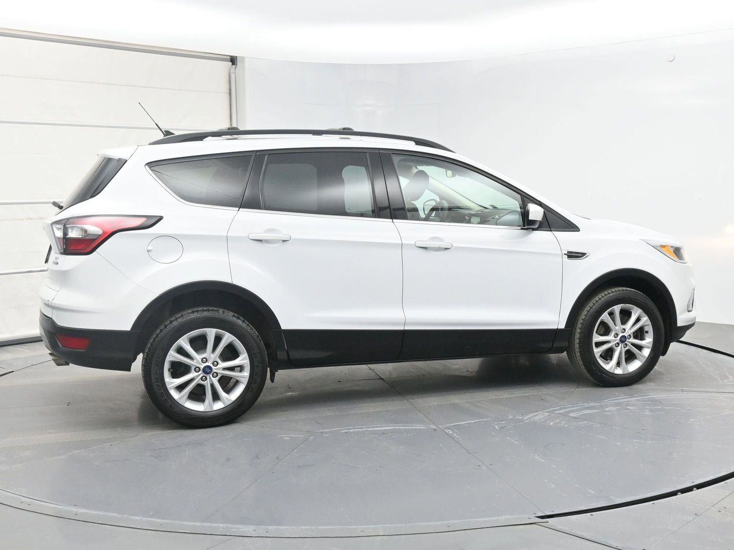 Used 2018 Ford Escape SE w/ Ford Safe & Smart Package image 26