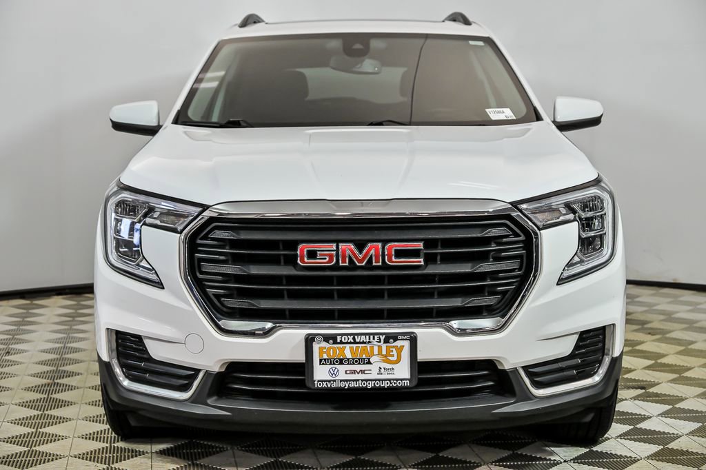 Used 2022 GMC Terrain SLE w/ Driver Convenience Package image 4