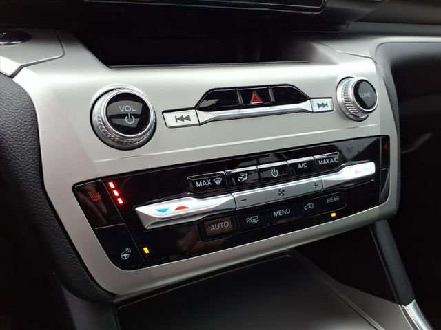 Used 2022 Ford Explorer XLT w/ Equipment Group 202A image 31