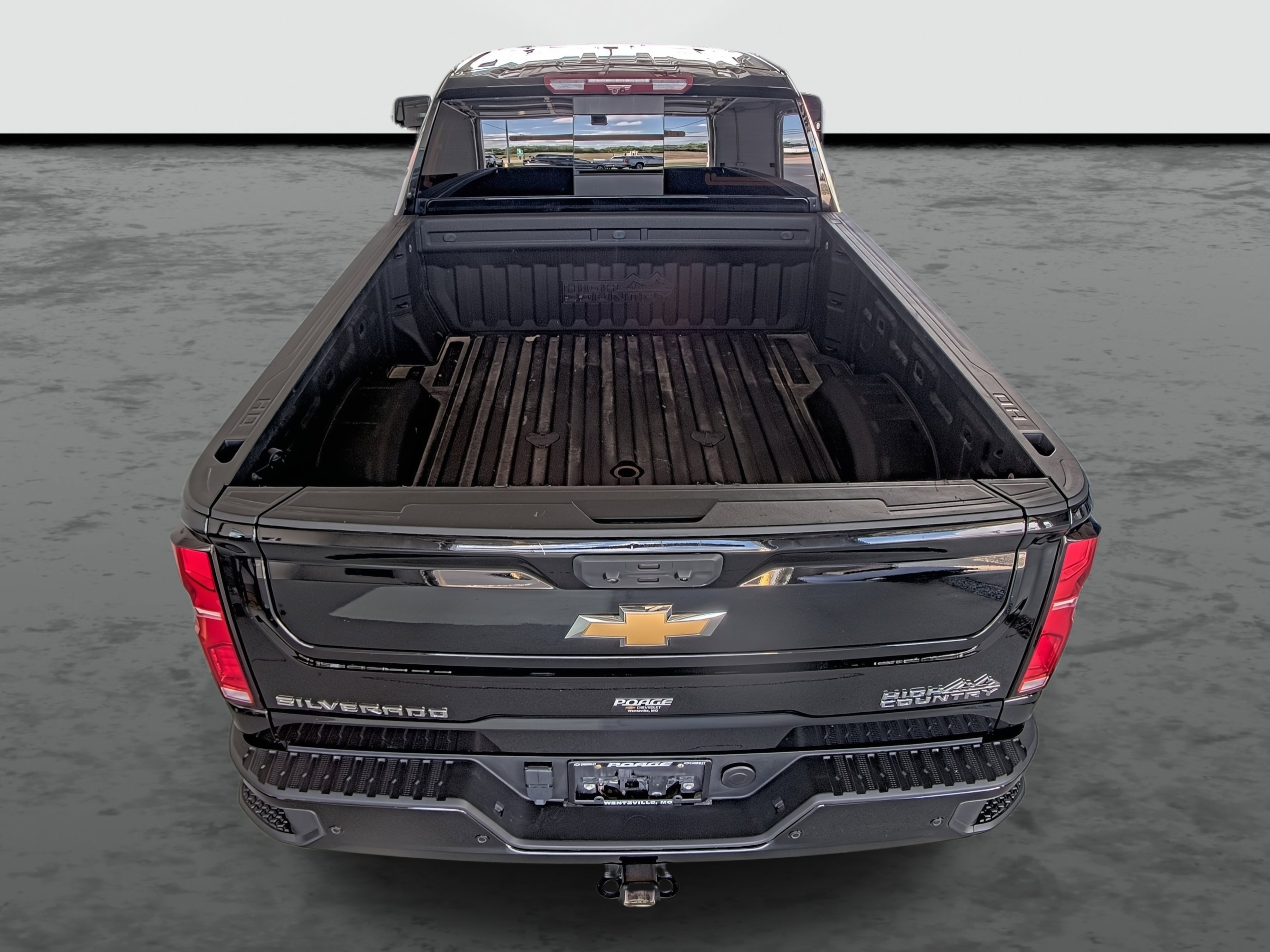 Used 2024 Chevrolet Silverado 2500 High Country w/ High Country Premium Package AWD/4WD image 3