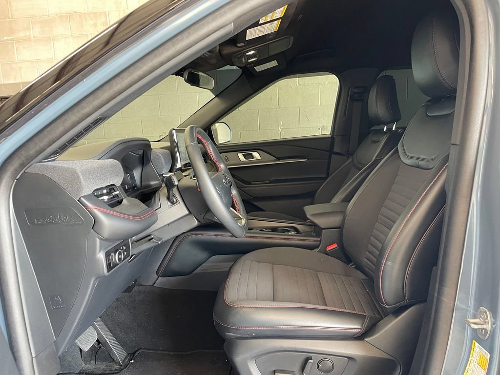 Used 2025 Ford Explorer ST-Line RWD image 10