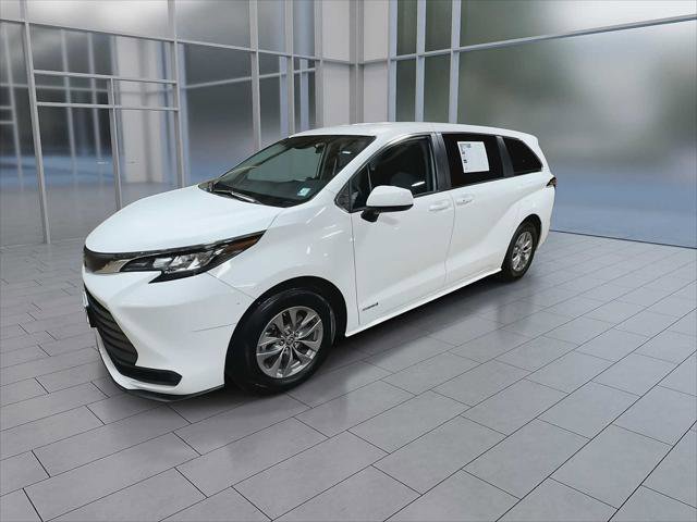 Certified 2021 Toyota Sienna LE FWD image 4