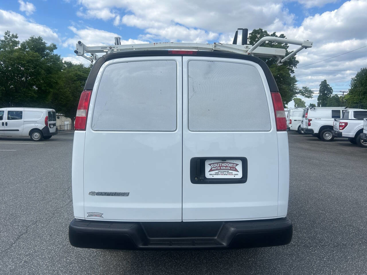 Used 2017 Chevrolet Express 2500 RWD image 8