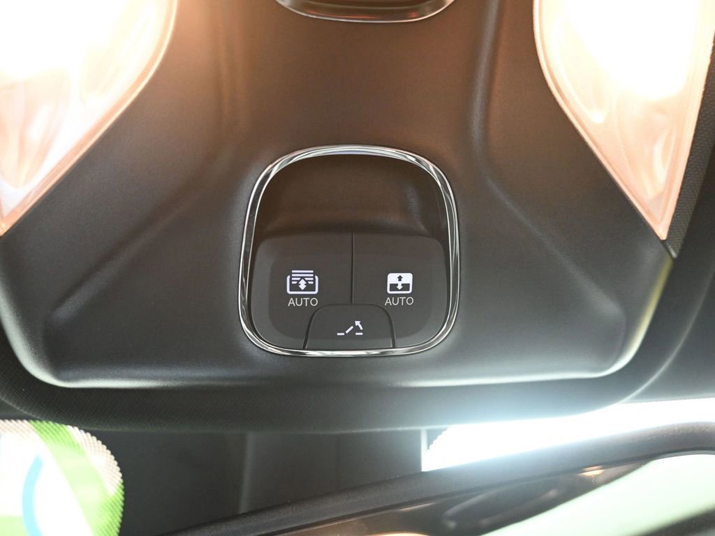 Used 2025 Jeep Compass Limited w/ High Altitude Package image 17