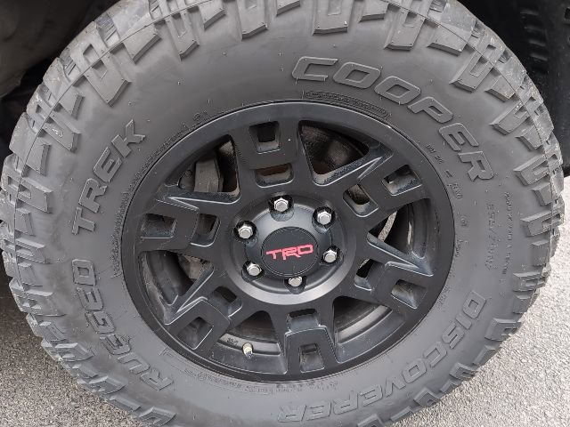 Used 2021 Toyota 4Runner SR5 Premium w/ Moonroof Package AWD/4WD image 8