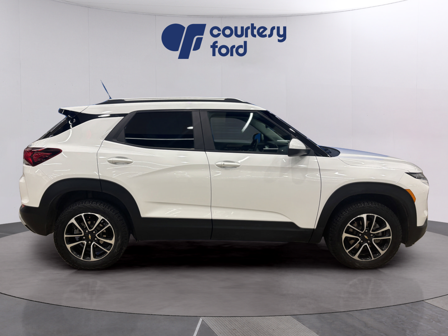 Used 2025 Chevrolet TrailBlazer LT w/ LT Cold Weather Package AWD/4WD image 8