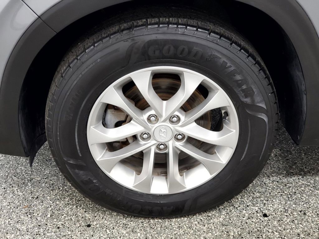 Used 2019 Hyundai Santa Fe SE image 8