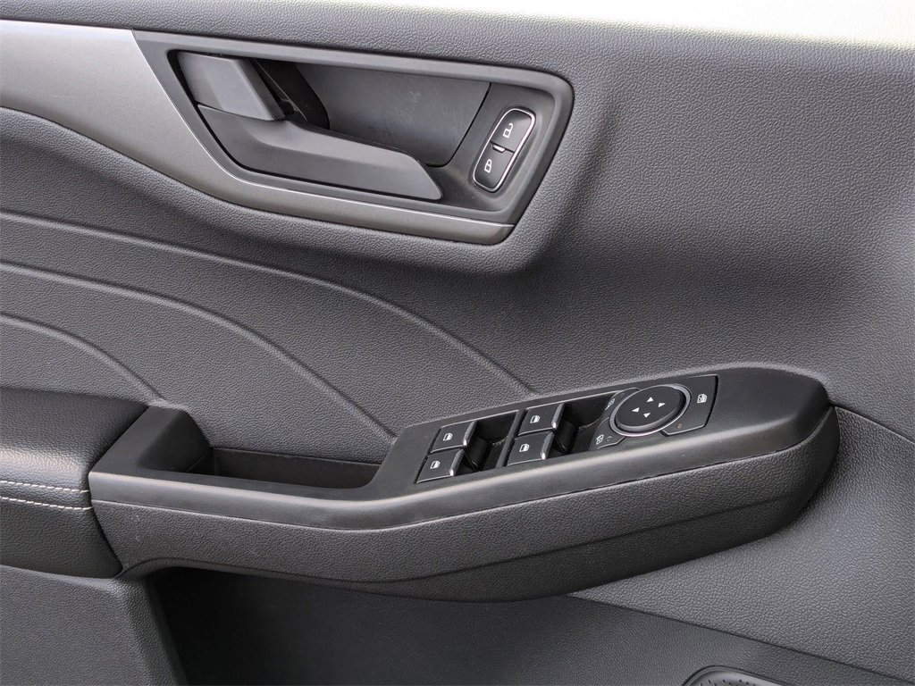 Used 2025 Ford Escape Active image 17