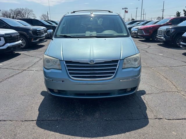 Used 2009 Chrysler Town & Country Limited w/ Entertainment Group #3 image 2