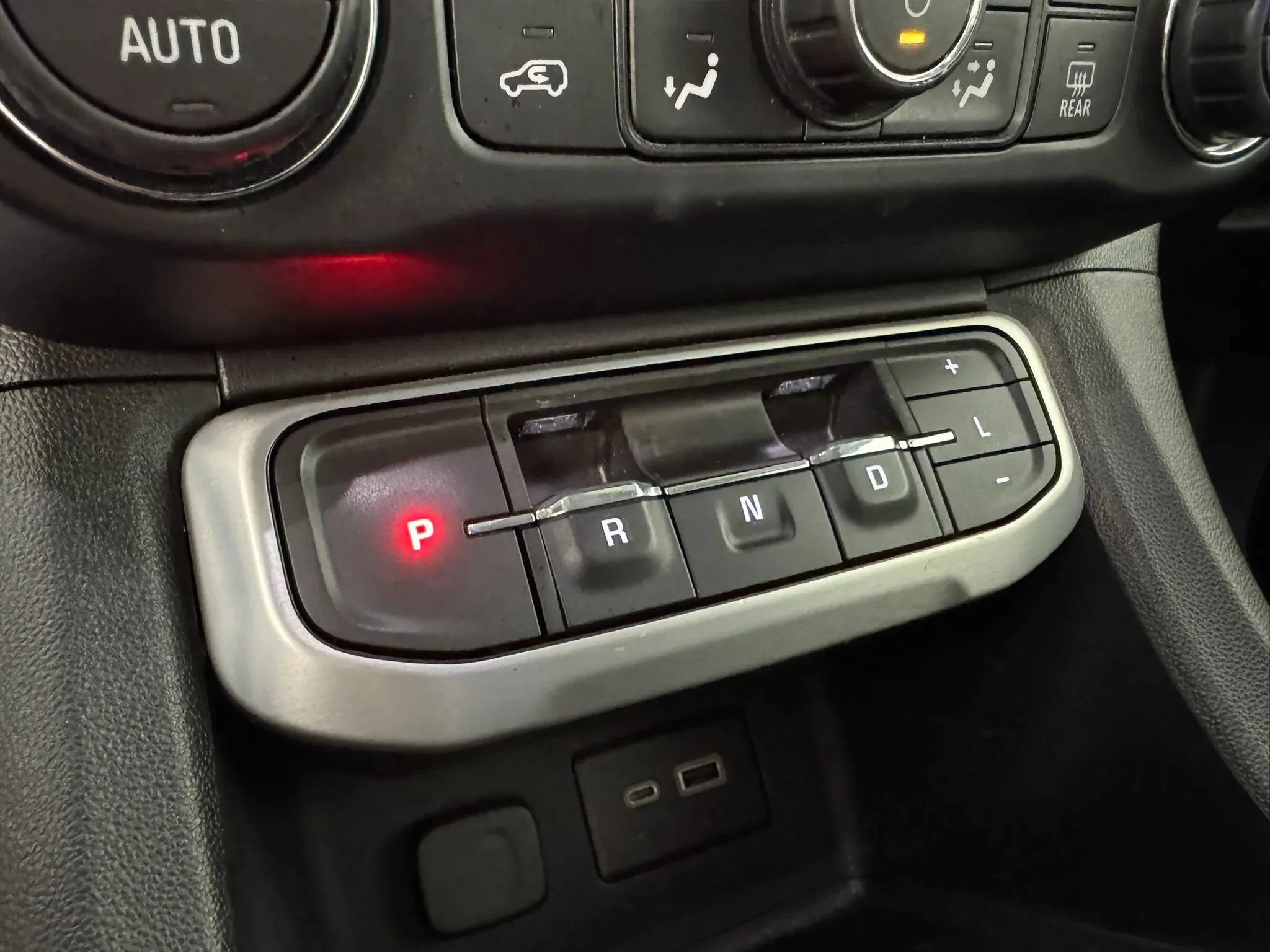 Used 2020 GMC Acadia SLE w/ Driver Convenience Package AWD/4WD image 22