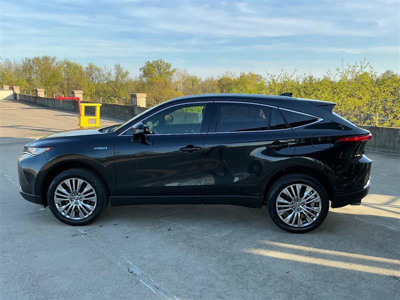 Used 2021 Toyota Venza XLE w/ Softex Package image 3