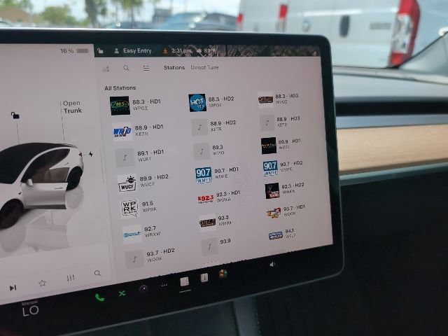 Used 2022 Tesla Model Y Performance image 16