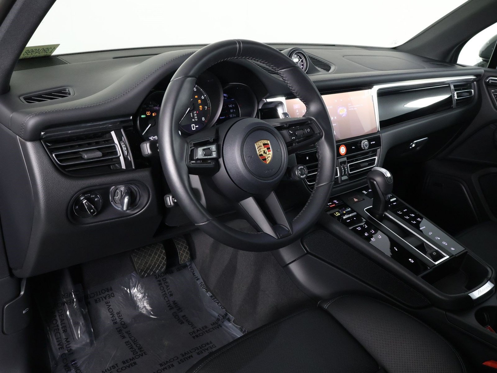 Certified 2026 Porsche Macan Turbo AWD/4WD image 4