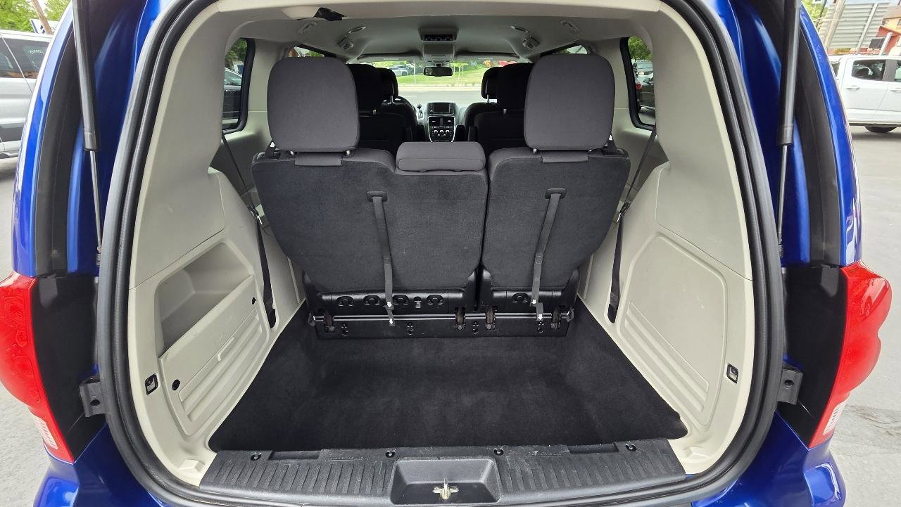 Used 2019 Dodge Grand Caravan SE w/ UConnect Hands-Free Group FWD image 19