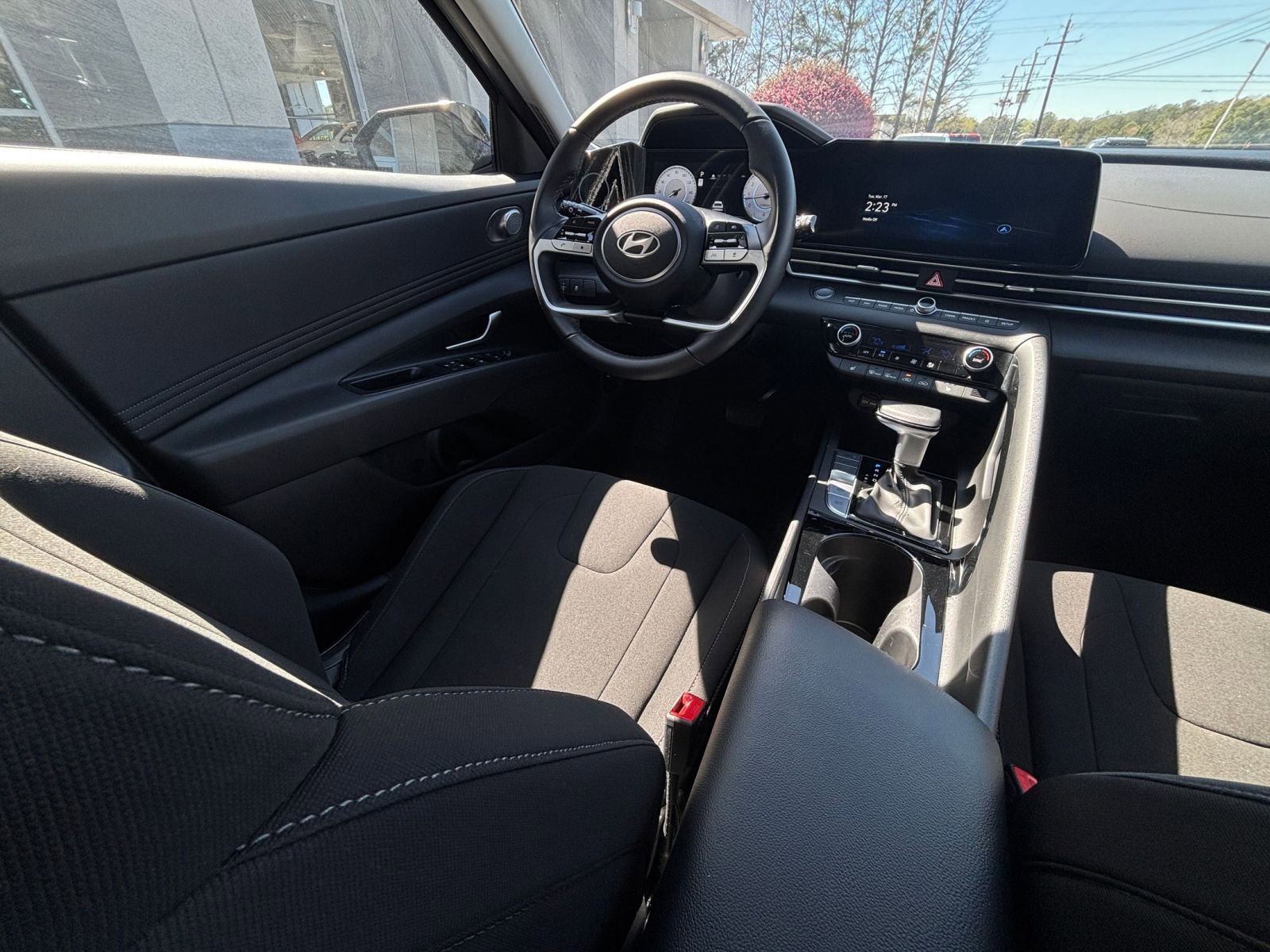 Used 2025 Hyundai Elantra SEL image 41