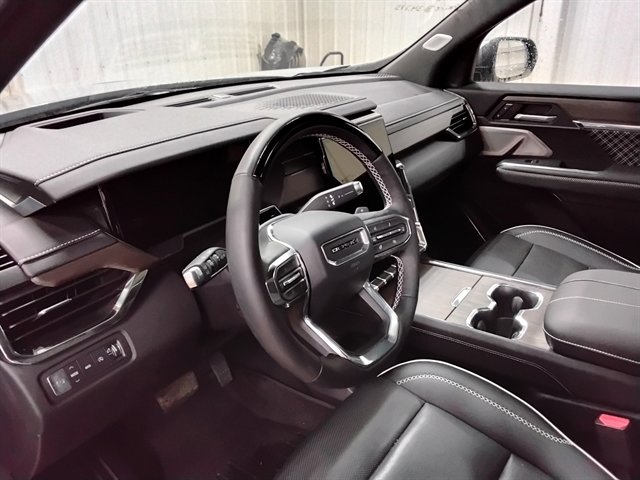 Used 2025 GMC Acadia Denali w/ Super Cruise Package image 11
