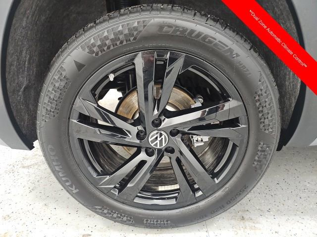 Used 2025 Volkswagen Atlas Cross Sport SEL R-Line image 7