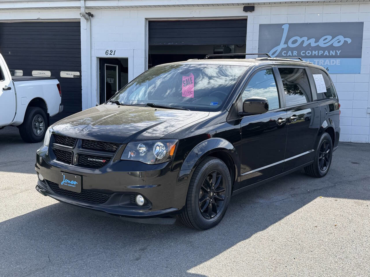 Used 2019 Dodge Grand Caravan GT FWD image 2