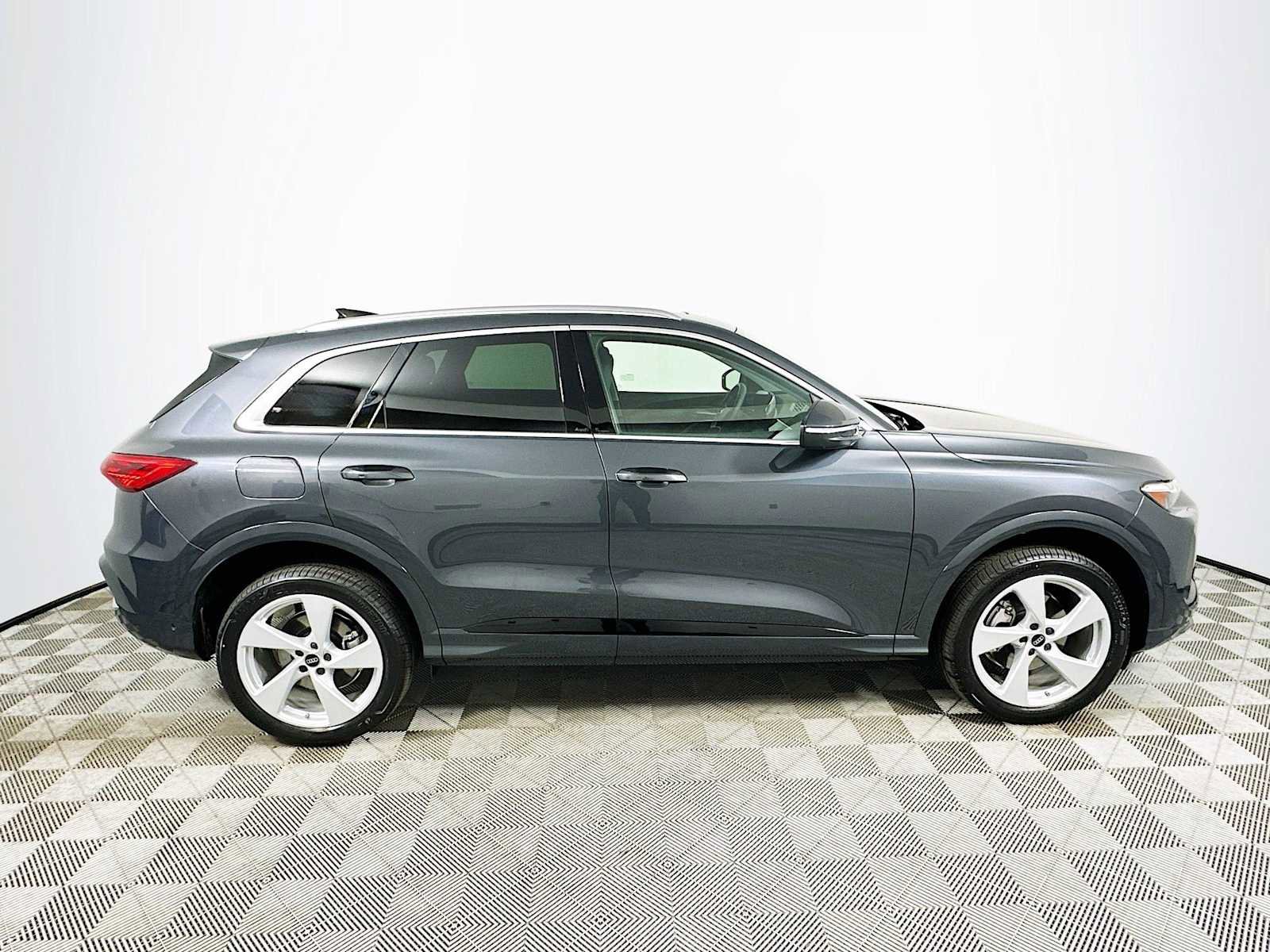 New 2025 Audi Q5 Premium Plus image 8